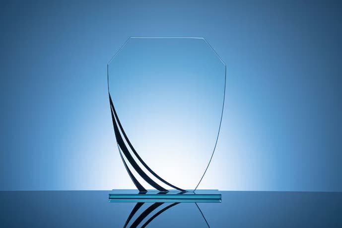 Troféu de acrílico personalizado: o detalhe que eterniza conquistas