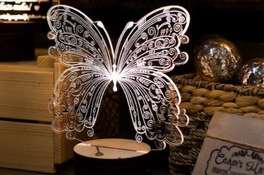 Decore sua casa com nossa luminária LED em acrílico